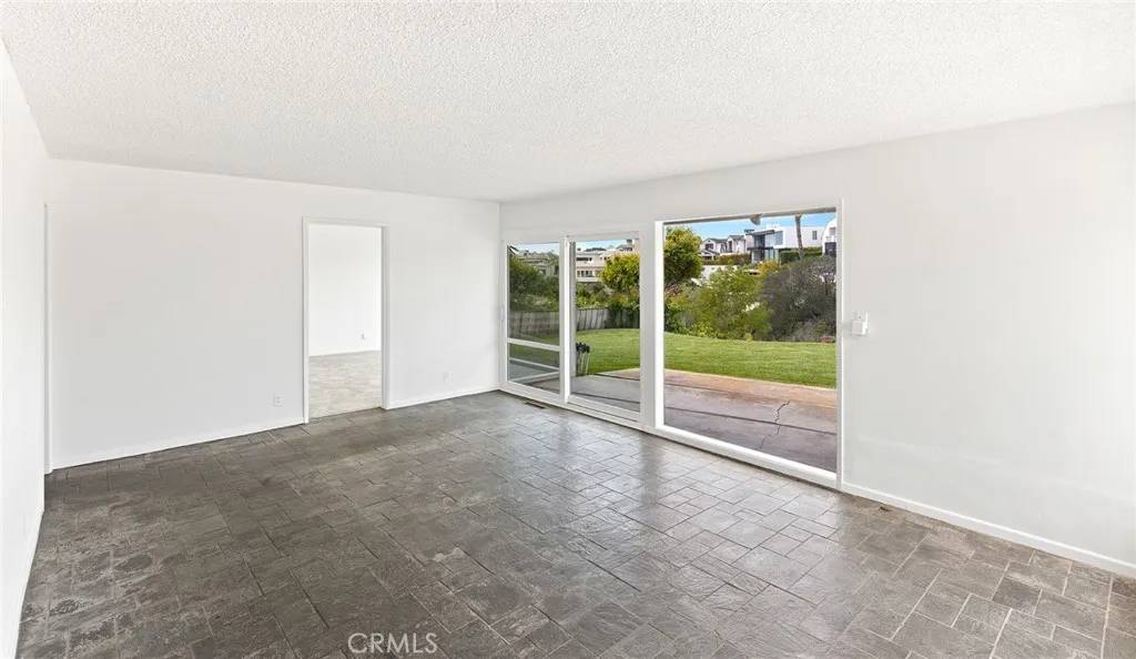 Corona Del Mar, CA 92625,207 Milford Drive