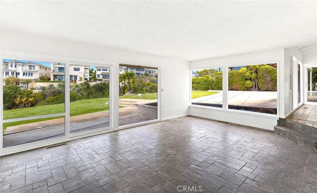 Corona Del Mar, CA 92625,207 Milford Drive