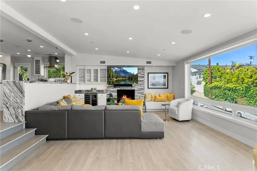 Laguna Beach, CA 92651,166 Fairview