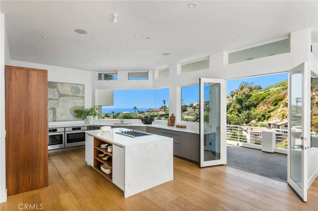 Laguna Beach, CA 92651,547 Temple Hills Drive