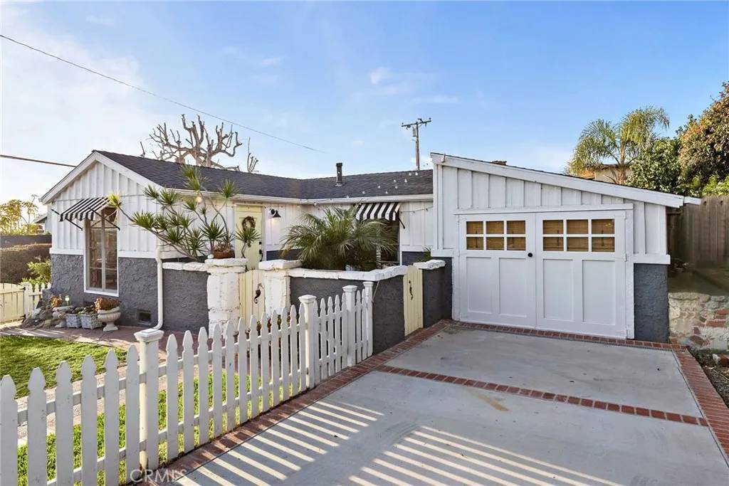 Laguna Beach, CA 92651,614 Thalia Street