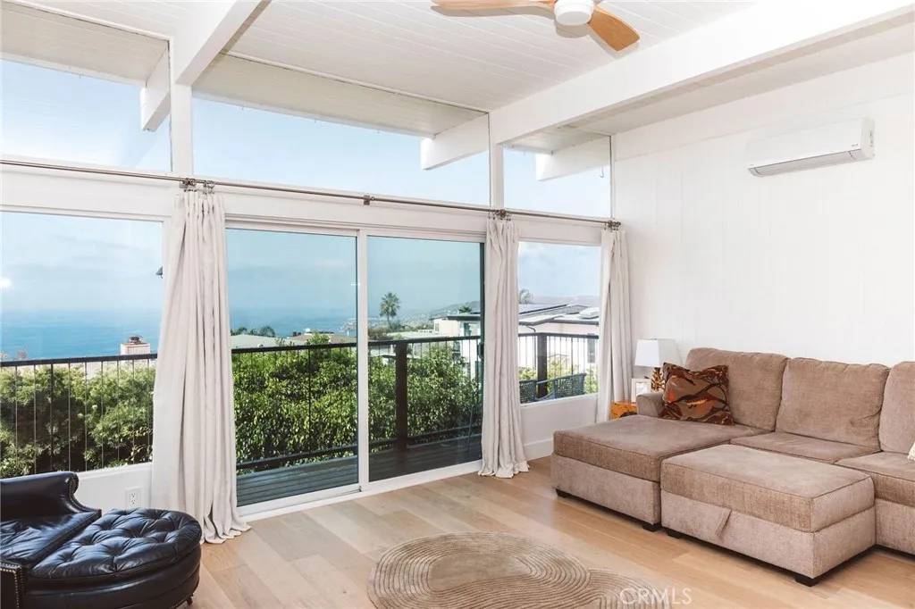 Laguna Beach, CA 92651,989 La Mirada