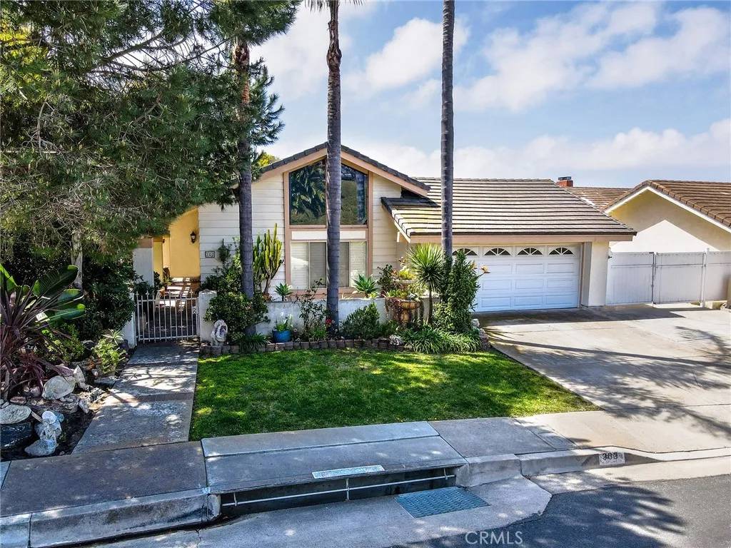 San Clemente, CA 92672,303 Calle Escuela