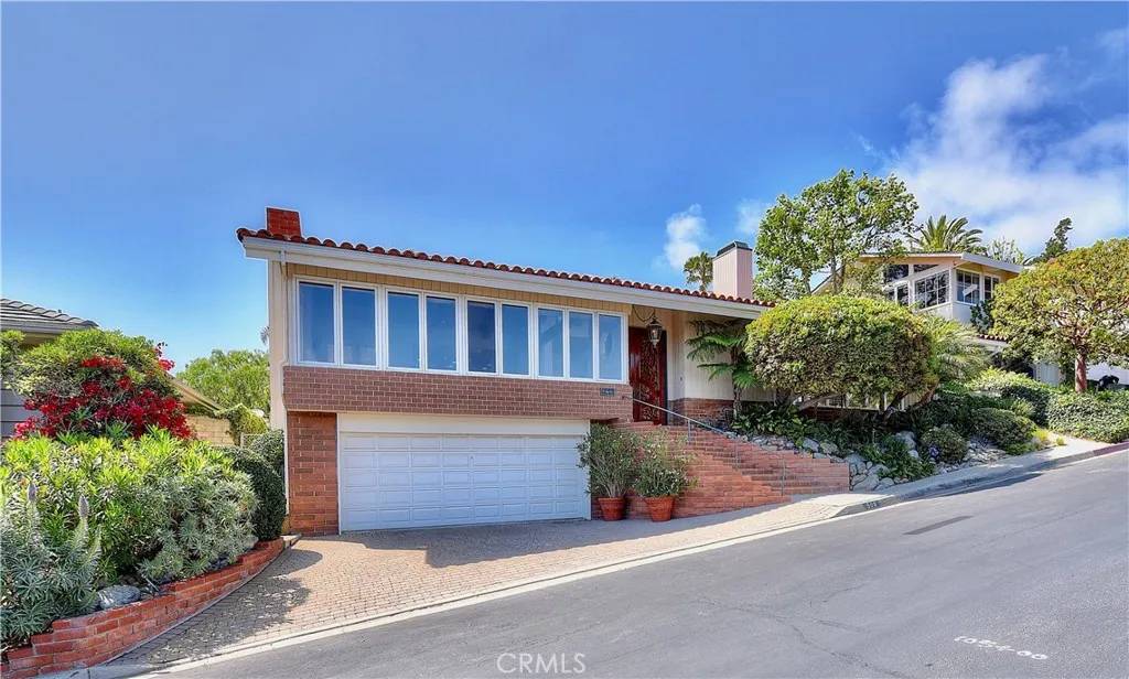 Laguna Beach, CA 92651,906 EMERALD BAY
