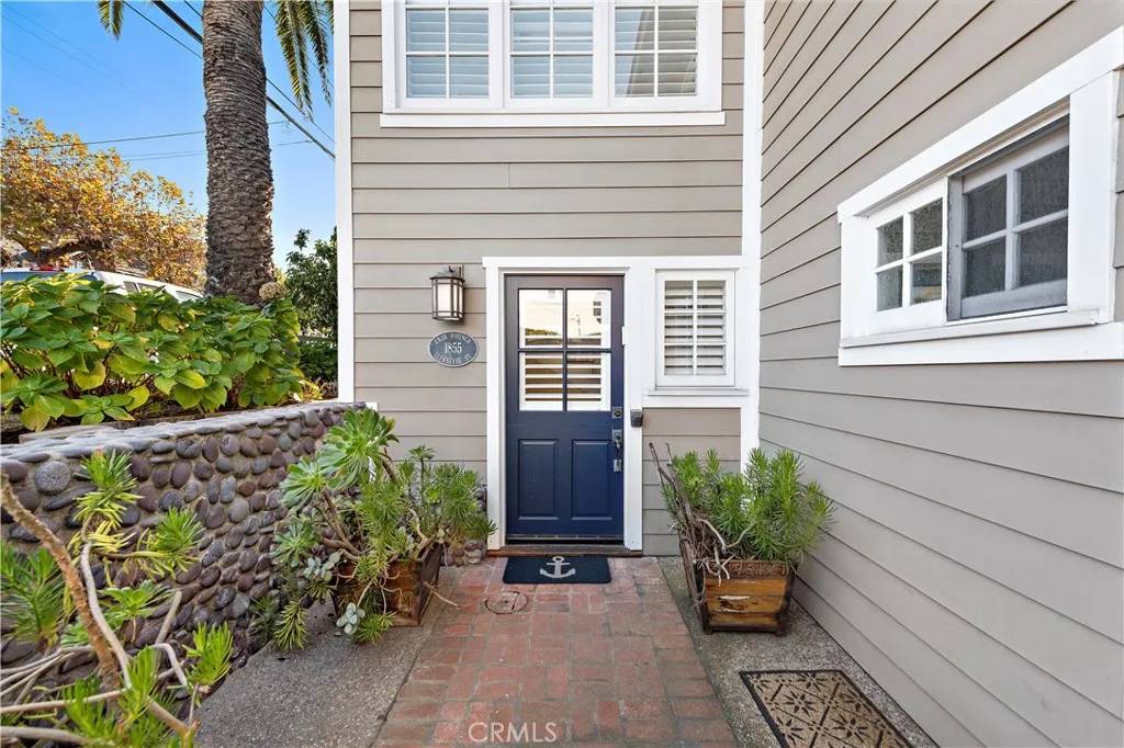 Laguna Beach, CA 92651,1855 Glenneyre Street