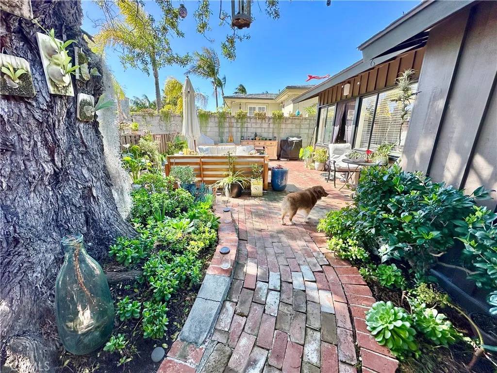 Laguna Beach, CA 92651,911 Cliff Drive