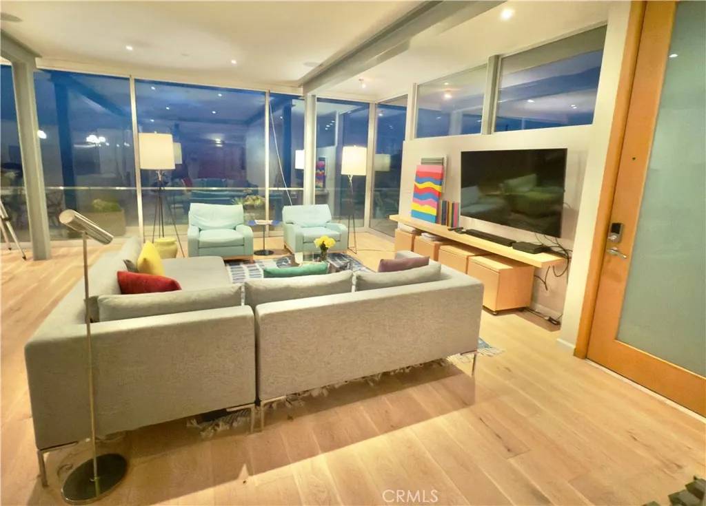 Laguna Beach, CA 92651,31676 Seacove Drive