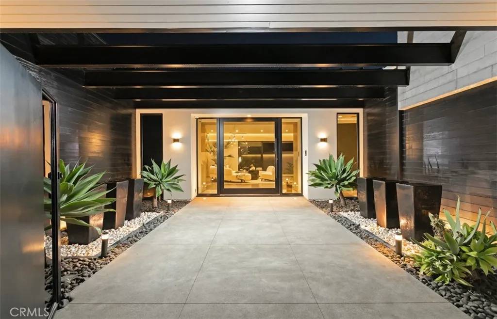Newport Beach, CA 92660,15 Torrey Pines Lane