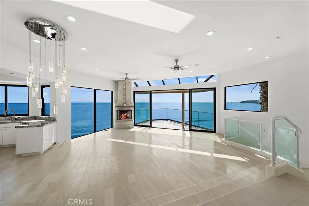 Laguna Beach, CA 92651,715 Ocean Front