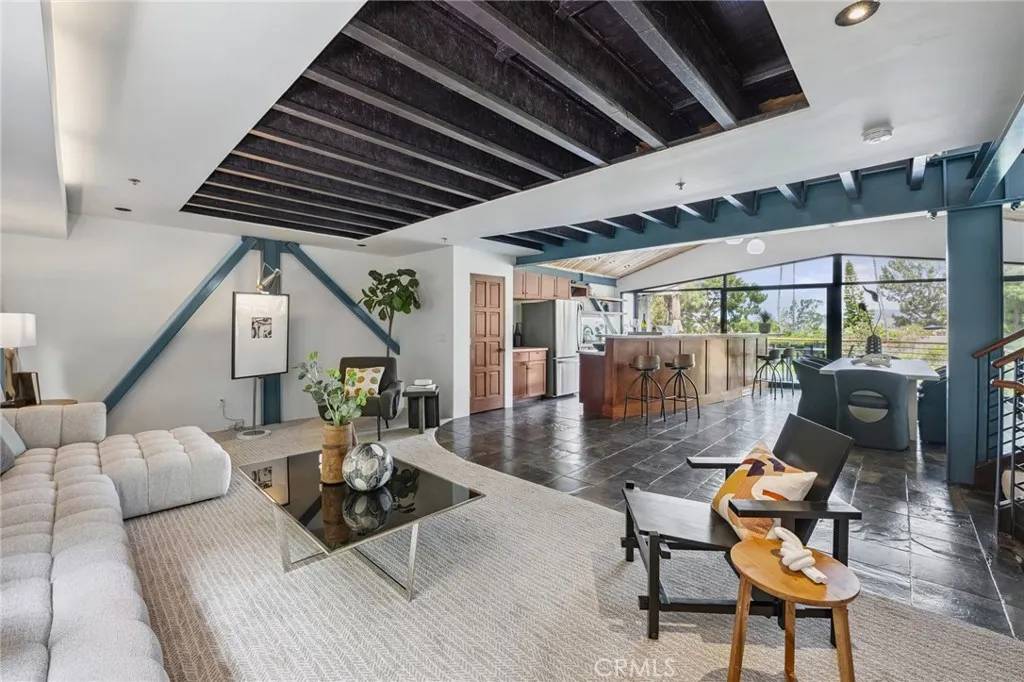 Laguna Beach, CA 92651,686 Diamond Street