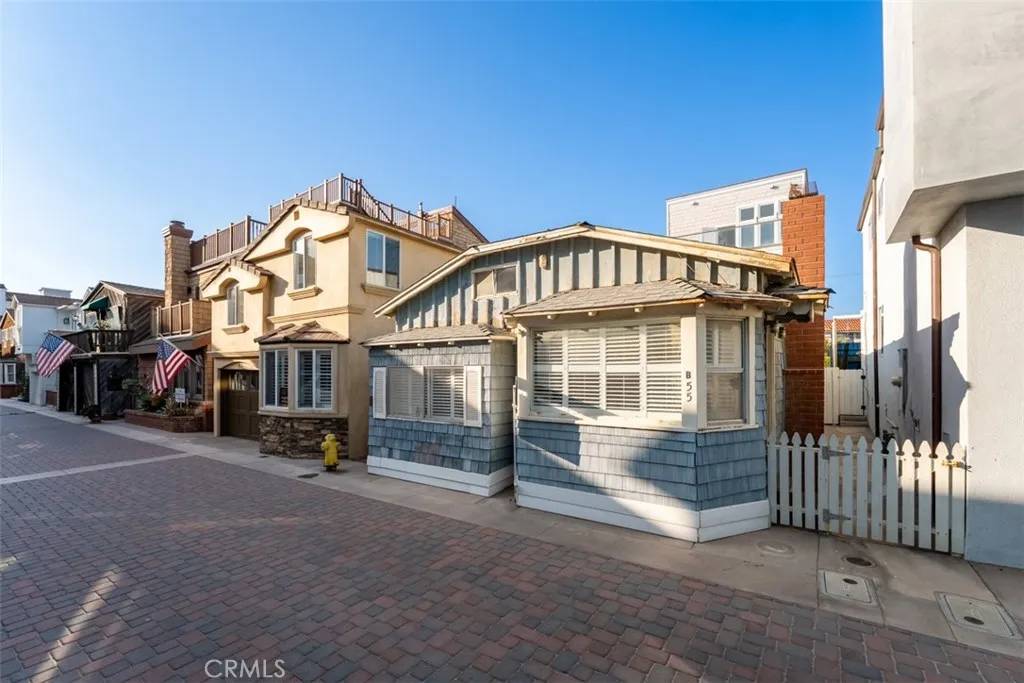 Surfside, CA 90743,55 Surfside Avenue #B