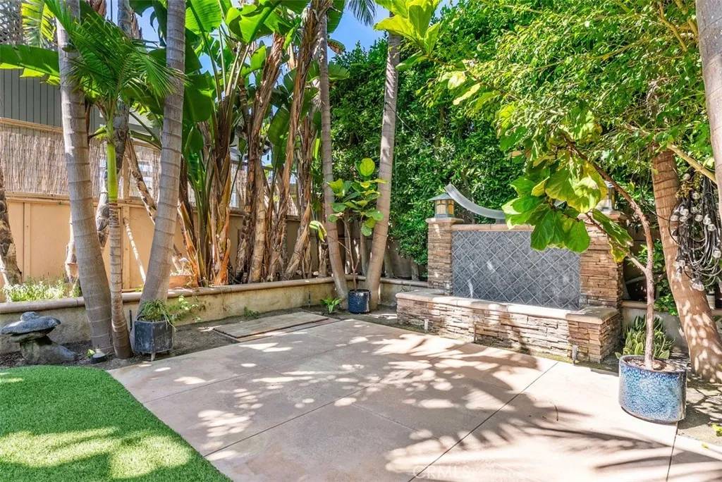 Laguna Beach, CA 92651,31719 Coast Highway