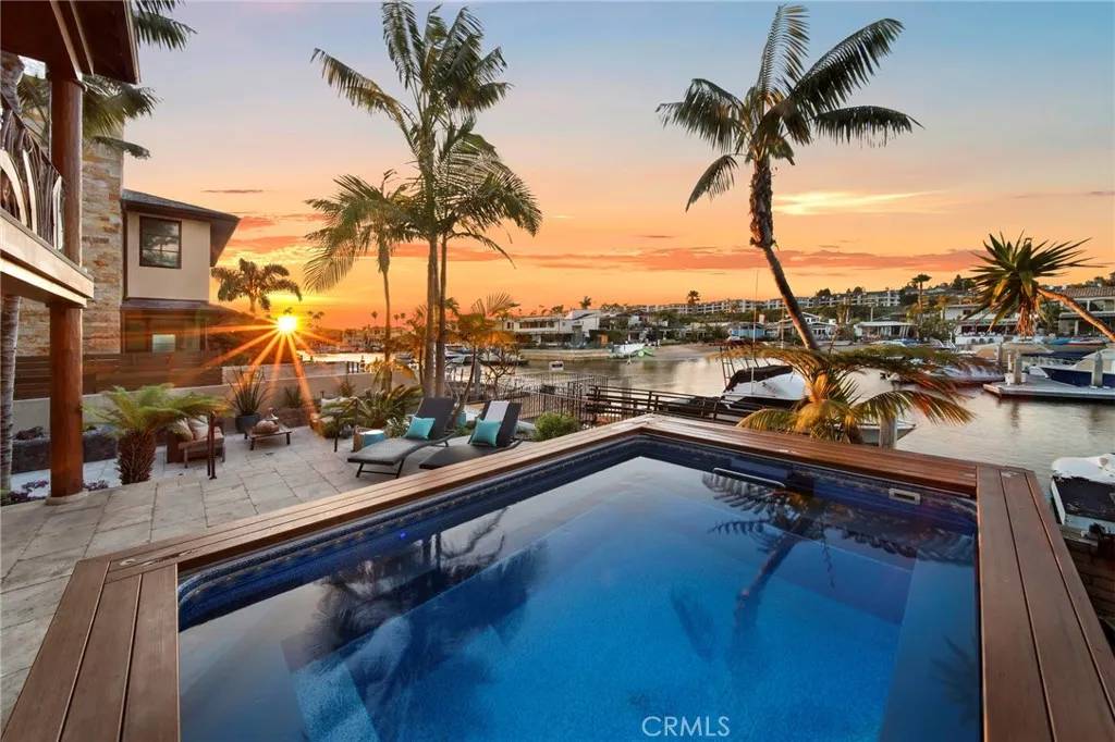 Newport Beach, CA 92663,3908 Channel Place
