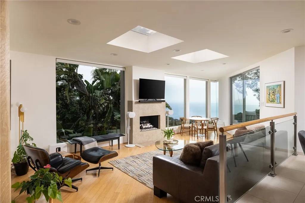 Laguna Beach, CA 92651,865 Balboa Avenue