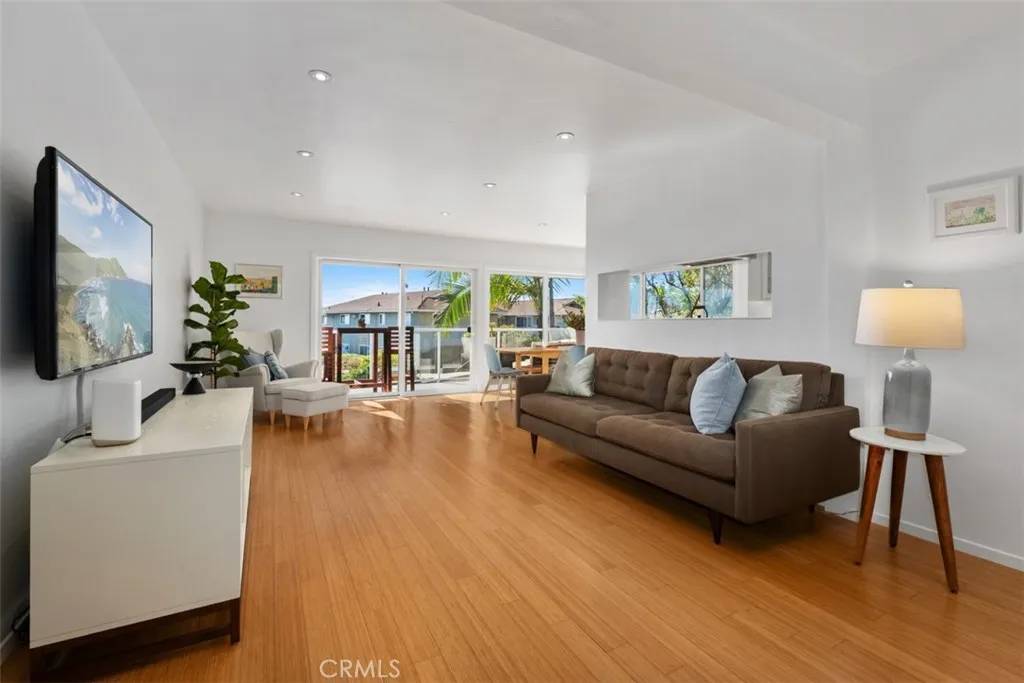 Laguna Beach, CA 92651,21703 Ocean Vista Dr 201A