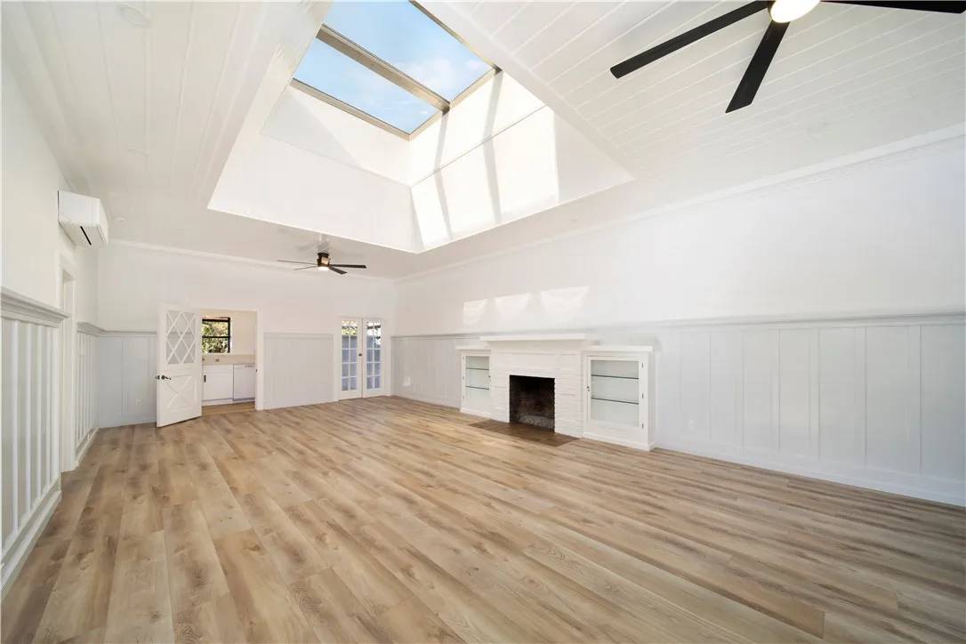 Laguna Beach, CA 92651,1175 Glenneyre Street #1/2