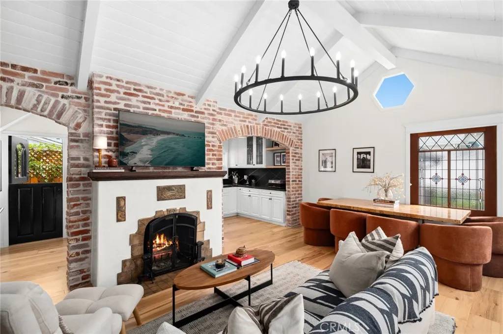 Laguna Beach, CA 92651,615 Seaview Street