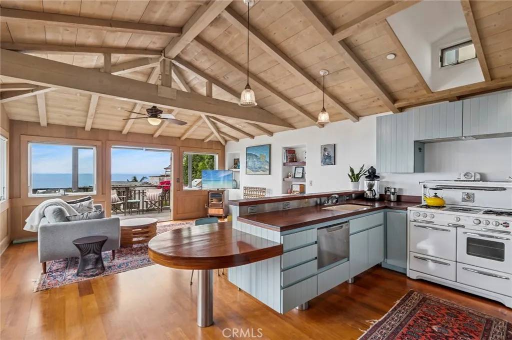 Laguna Beach, CA 92651,32036 Sunset