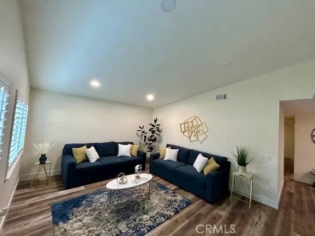 Newhall, CA 91321,25077 Green Mill Avenue