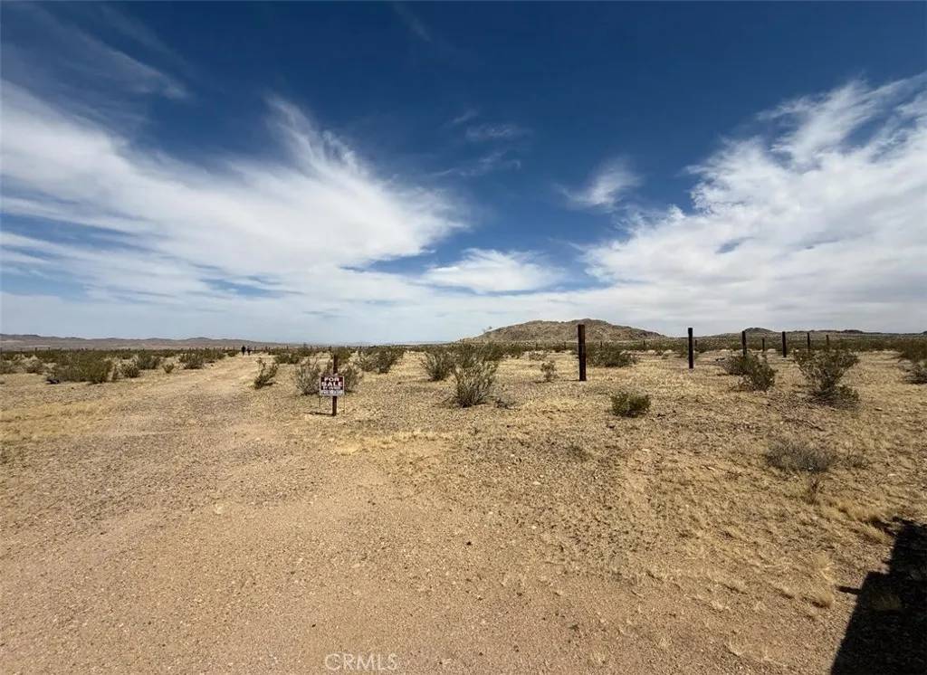 Helendale, CA 92342,0 Wagonwheel