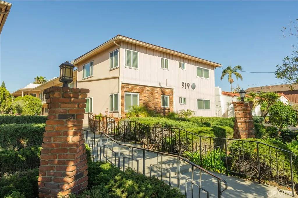 Inglewood, CA 90301,919 E La Palma Drive #4