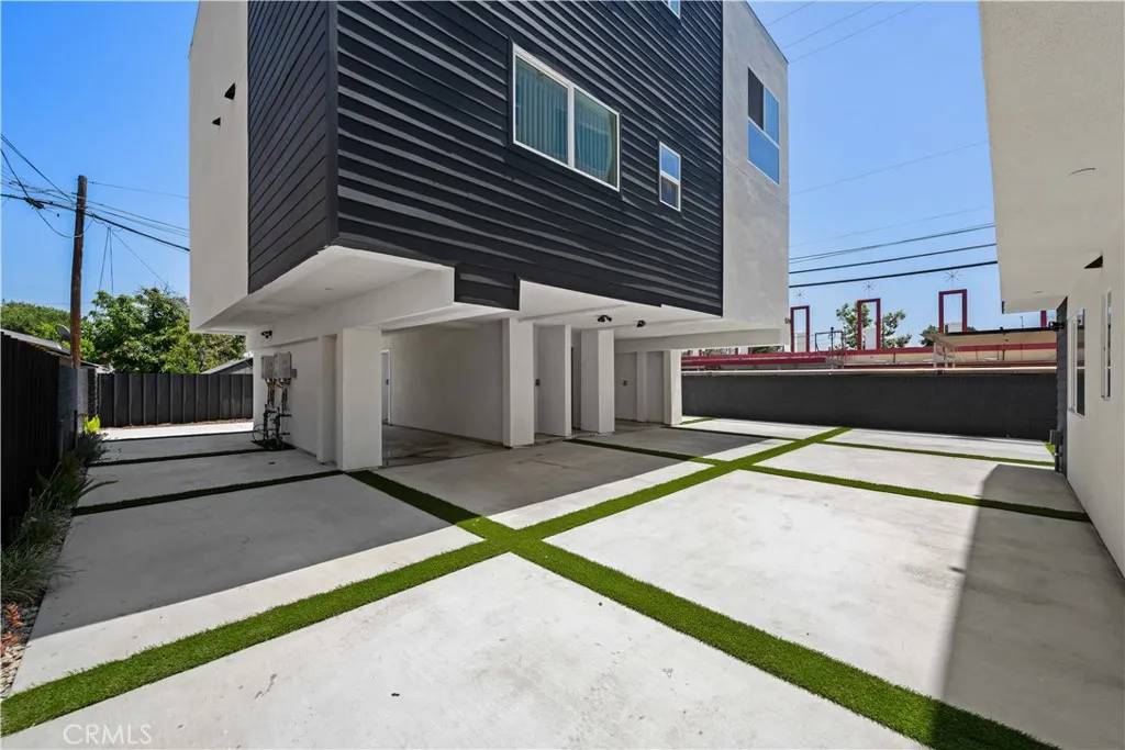 North Hollywood, CA 91601,5214 Auckland Avenue #1