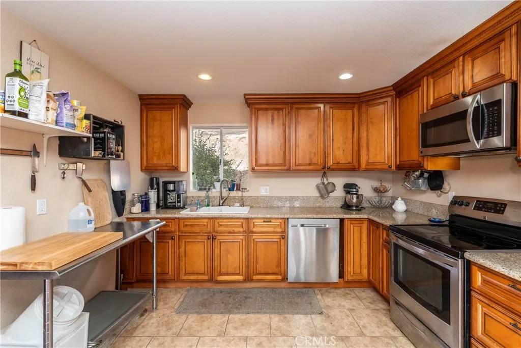 Hemet, CA 92544,32875 Red Mountain Road
