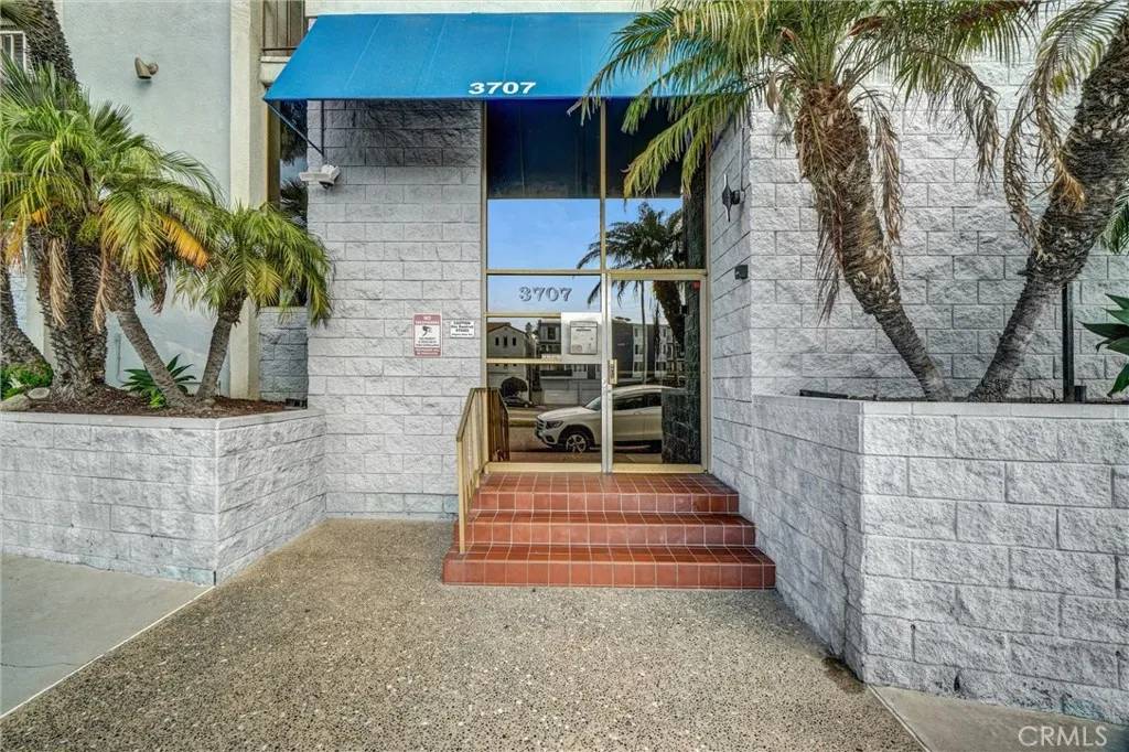 Long Beach, CA 90803,3707 E Livingston Drive #403
