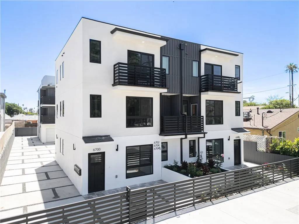 Van Nuys, CA 91405,6704 Kester Avenue
