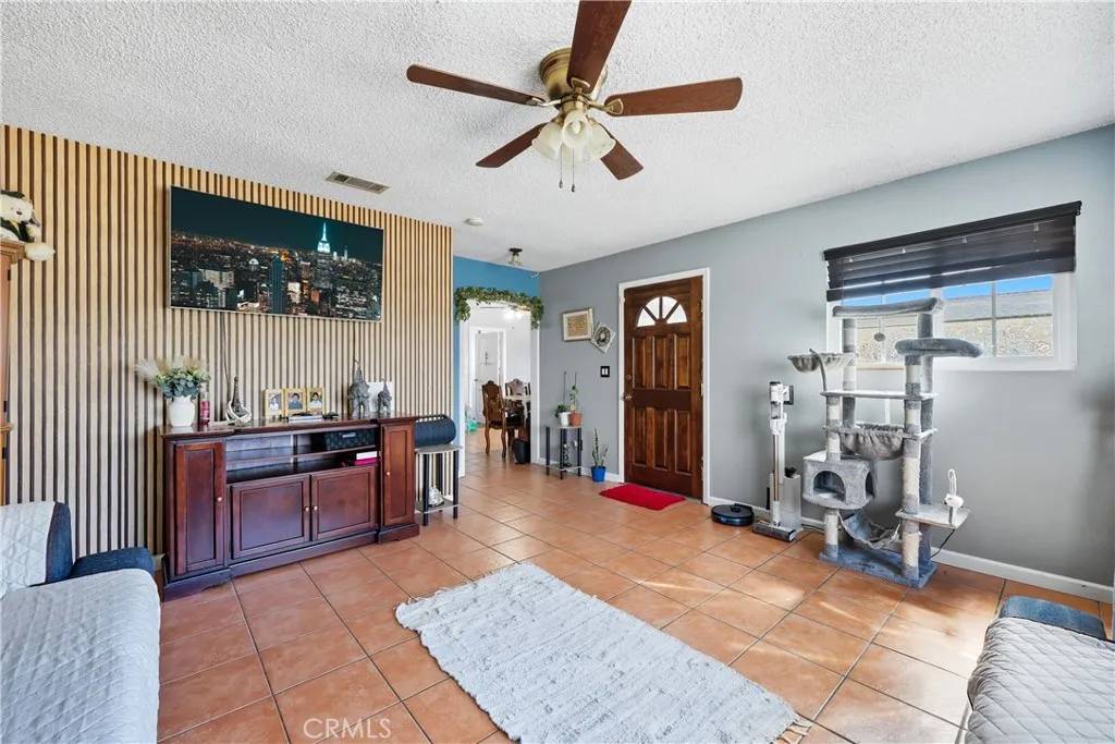 Fontana, CA 92335,8621 Cypress