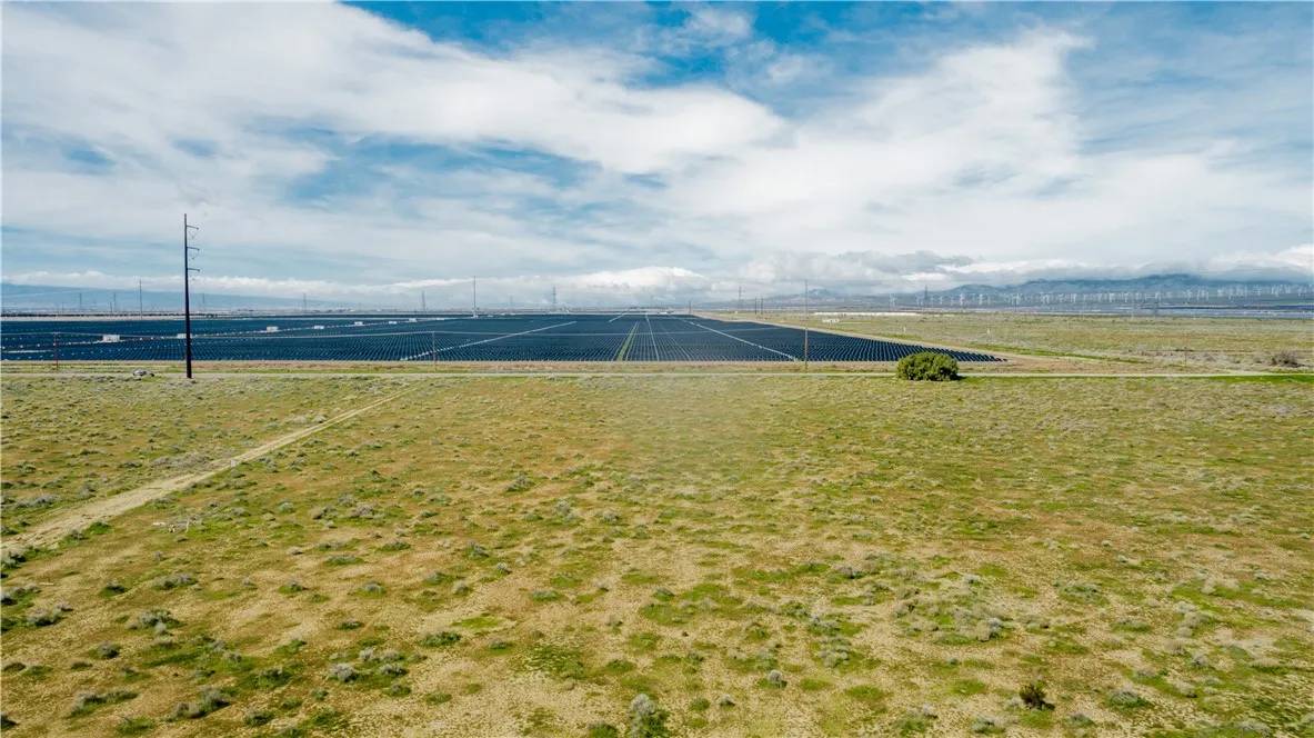 Rosamond, CA 93560,0 Dinkey