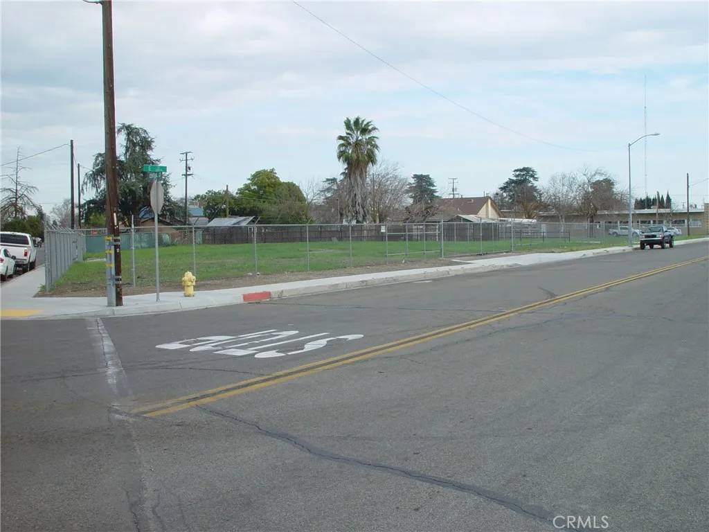 Madera, CA 93638,611 E