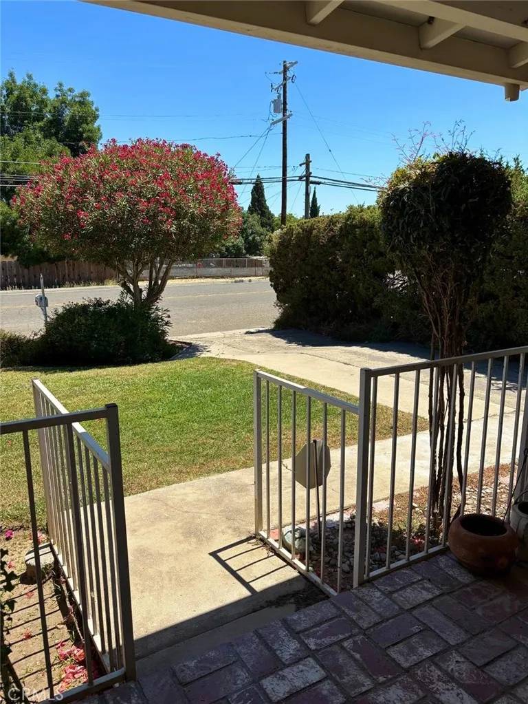 Madera, CA 93638,937 E 6th Street
