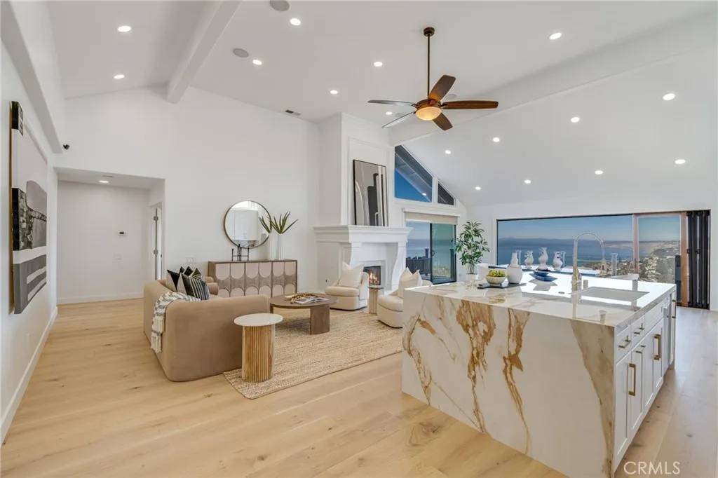 La Jolla, CA 92037,7655 Caminito Avola