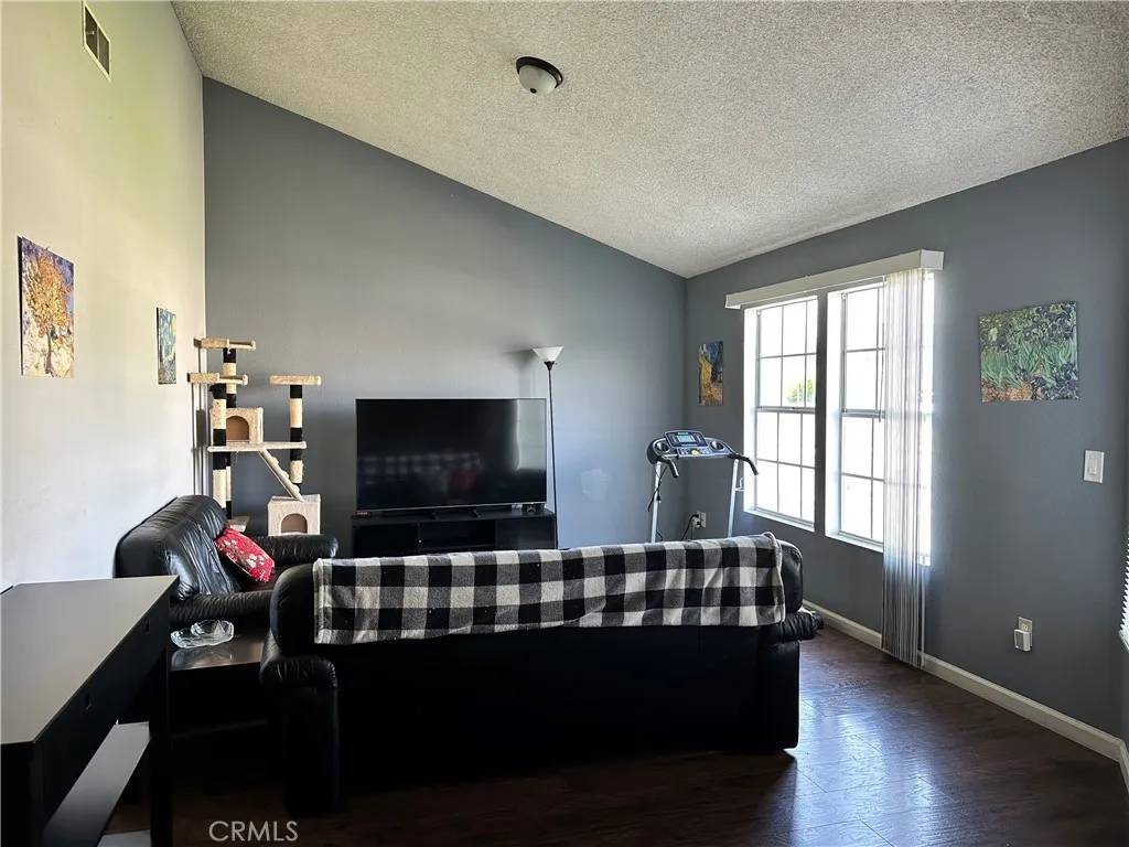 Colton, CA 92324,983 Orchard Lane