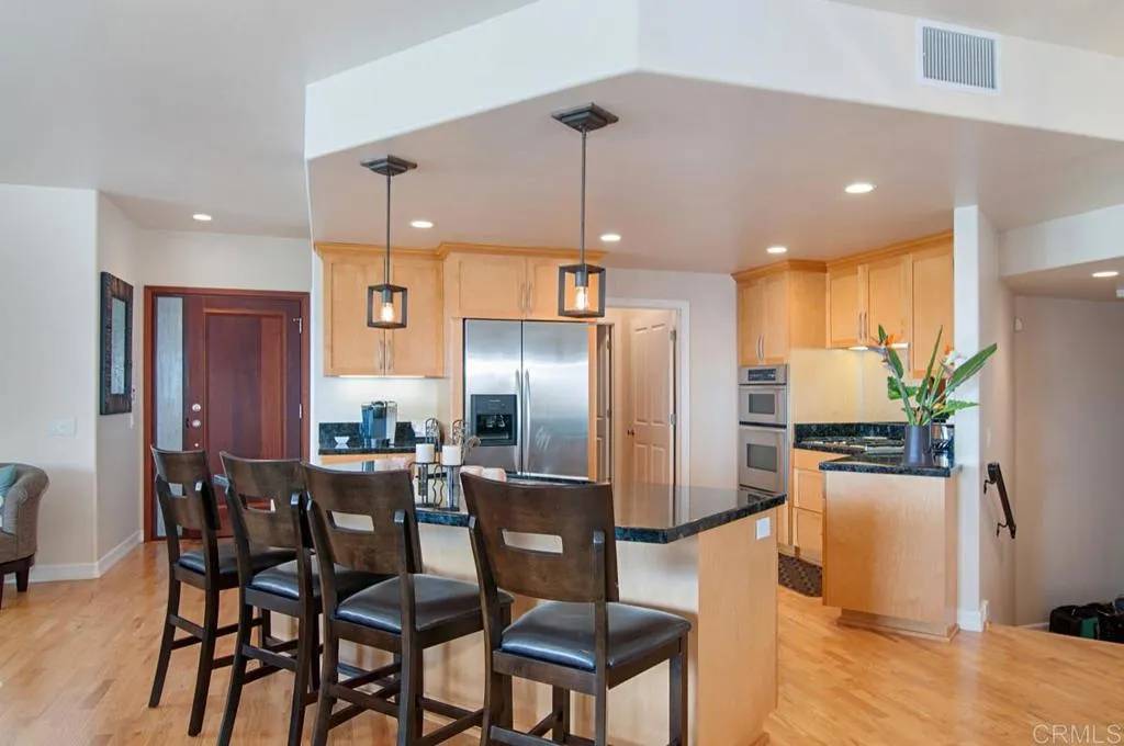 Carlsbad, CA 92008,4016 Street