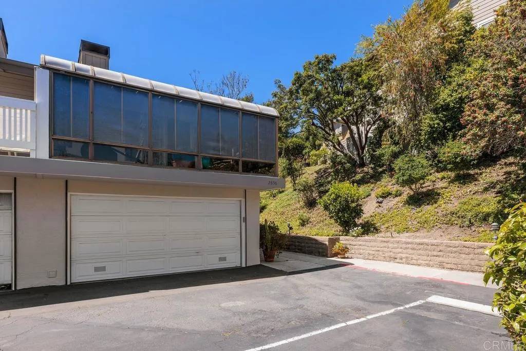 Carlsbad, CA 92009,2856 Luciernaga Street