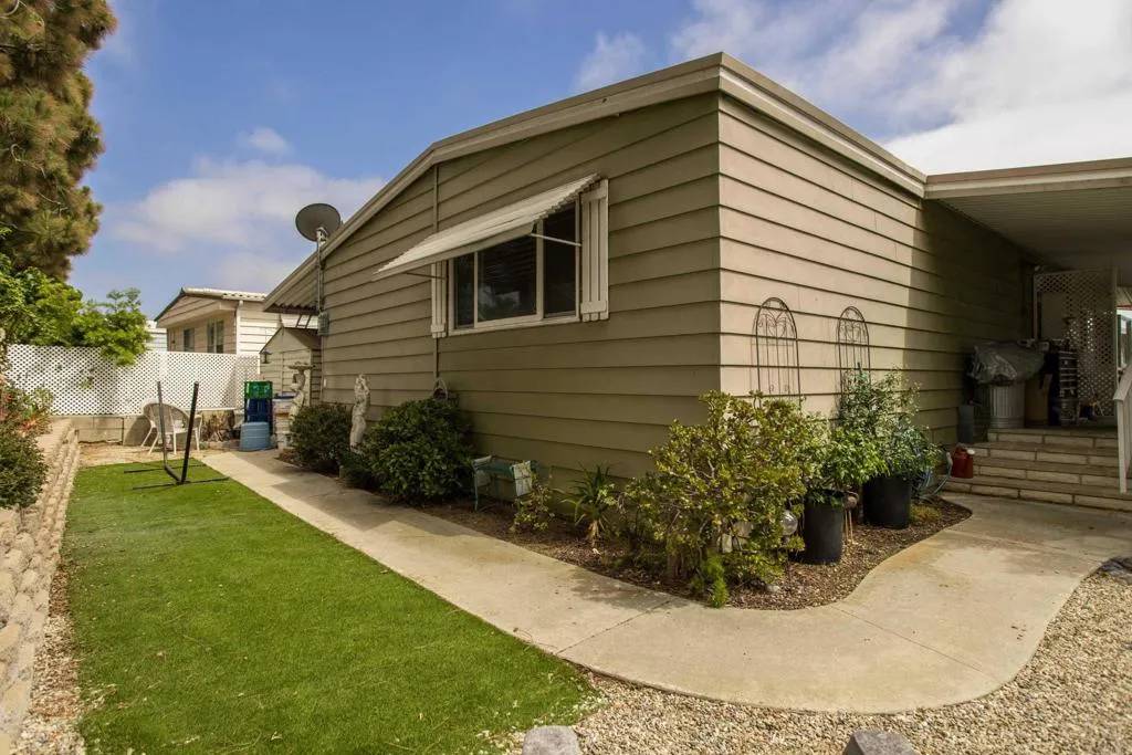 Carlsbad, CA 92011,7220 San Bartolo #201