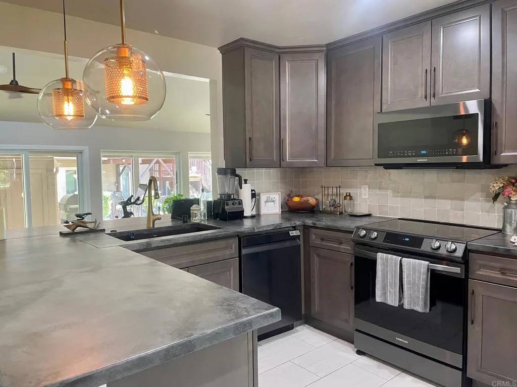 Ramona, CA 92065,23871 Green Haven Lane