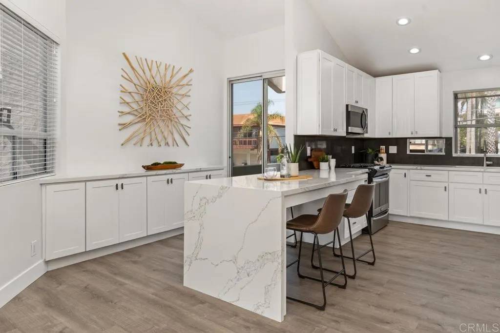 Cardiff By The Sea, CA 92007,2046 Glasgow Avenue