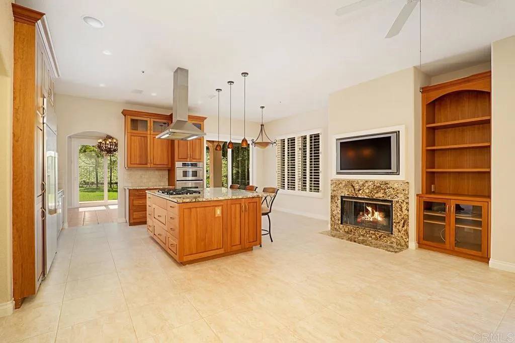 San Diego, CA 92130,14253 Via Grandar