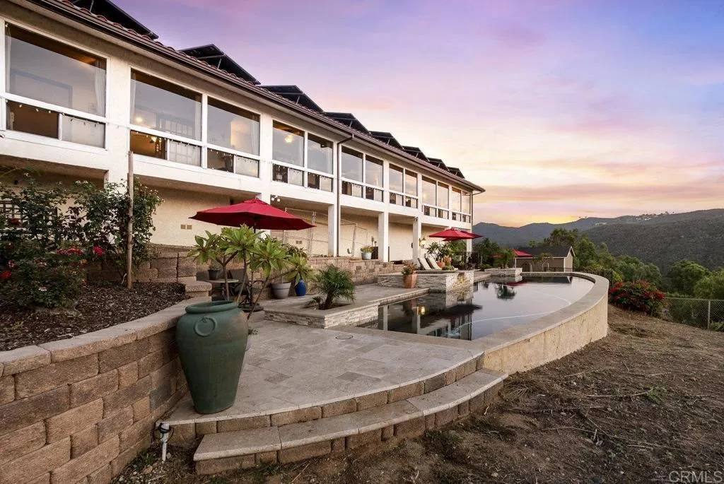 Vista, CA 92084,29509 Hoxie Ranch Road