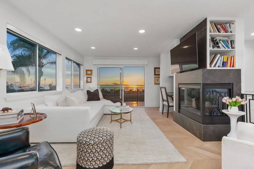 Cardiff By The Sea, CA 92007,1923 San Elijo Ave #4