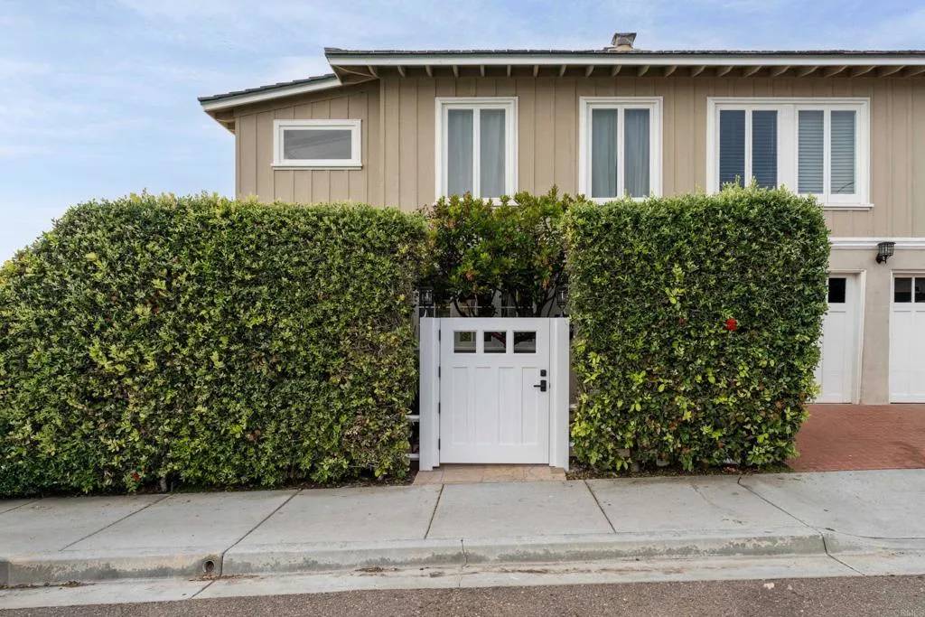 La Jolla, CA 92037,5710 Dolphin Place