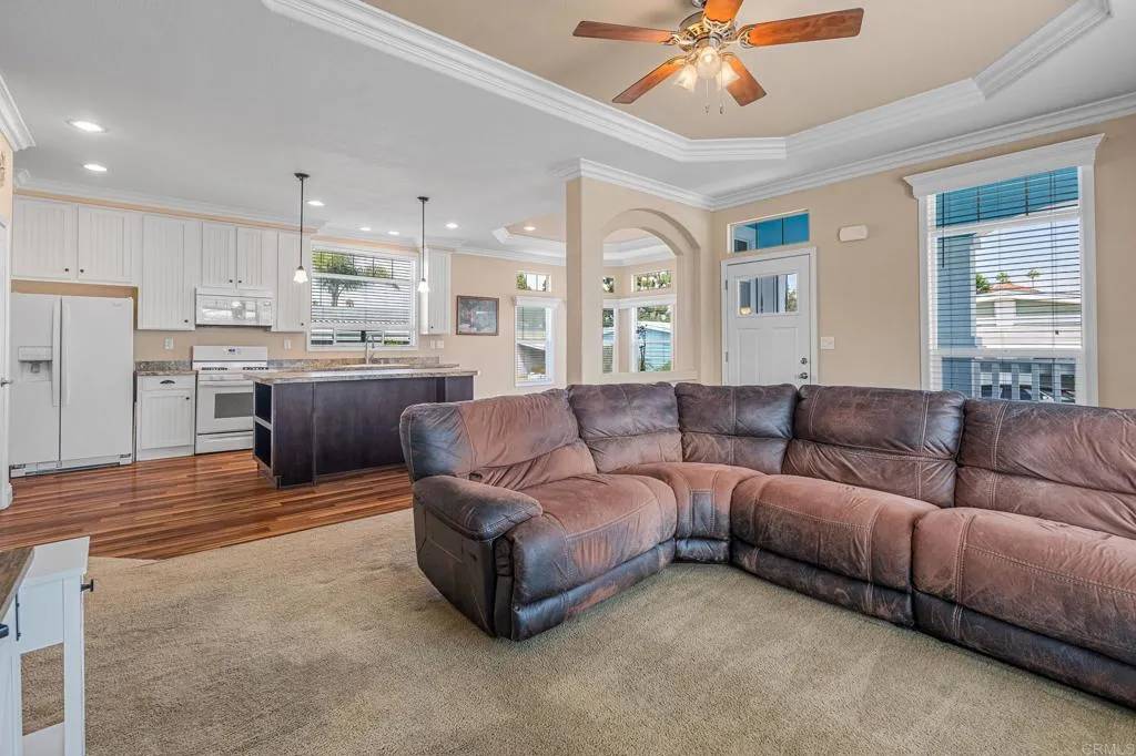 Carlsbad, CA 92011,7233 San Bartolo #376