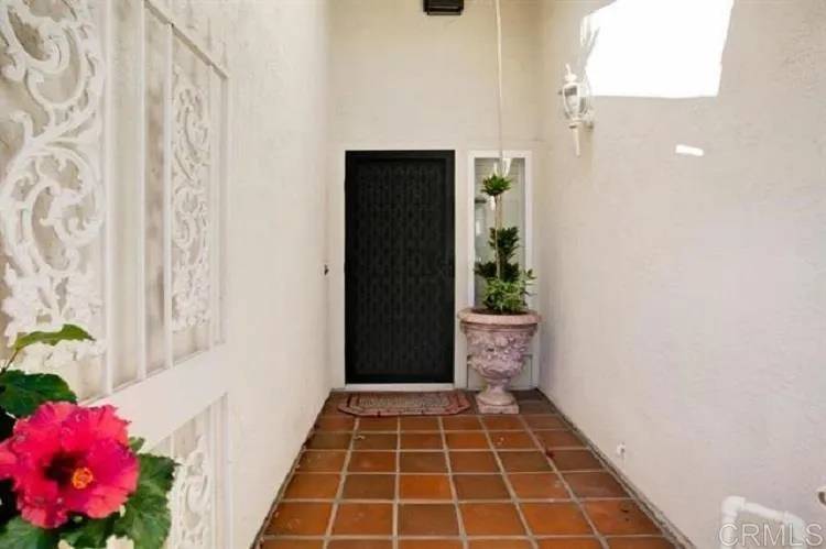 Carlsbad, CA 92011,6733 Hyacinth Circle