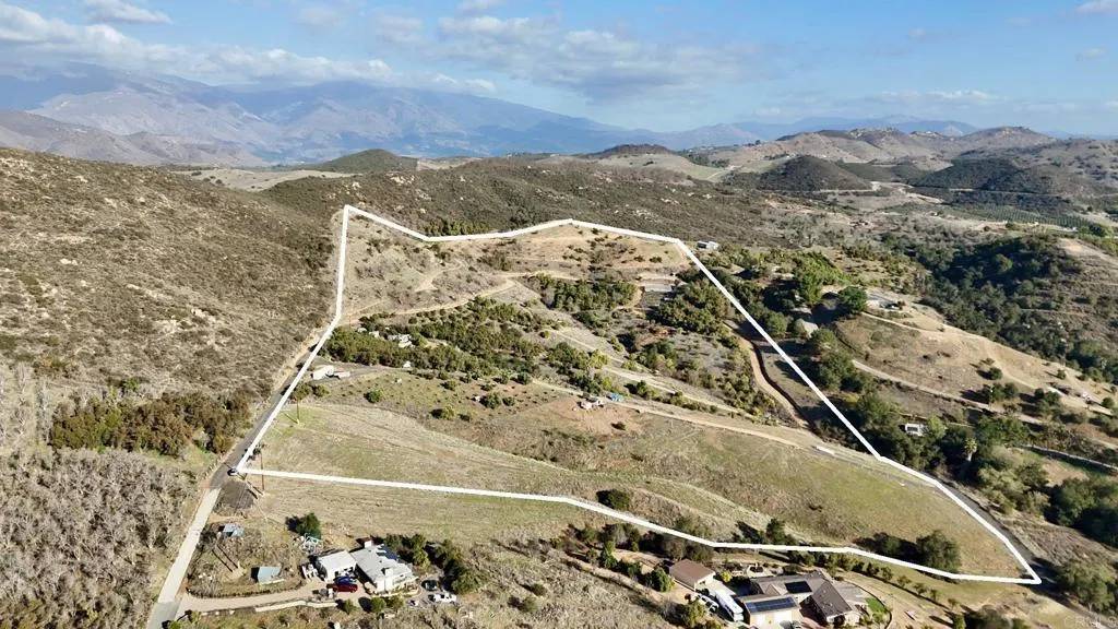 Valley Center, CA 92082,33311 Lilac