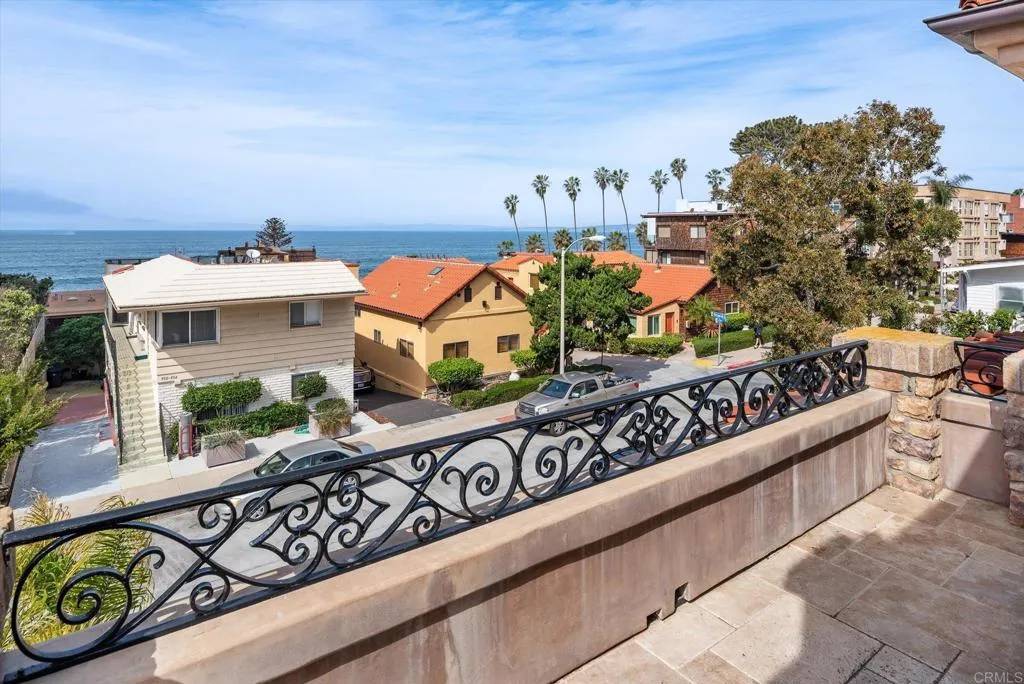 La Jolla, CA 92037,945 Coast Boulevard South