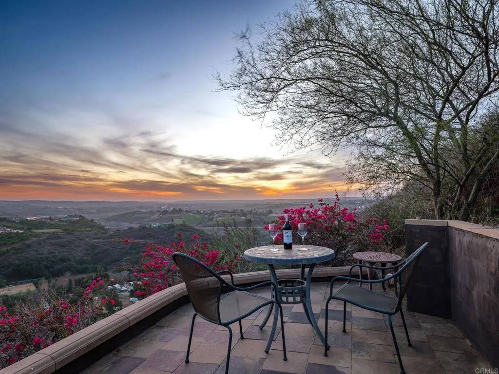 Vista, CA 92084,30419 Canyon Estates Road
