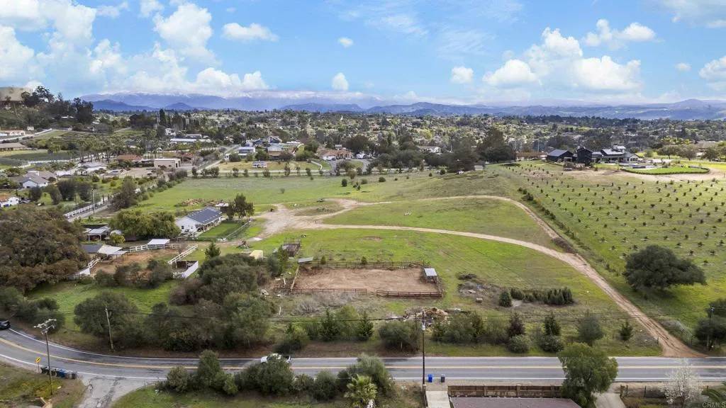 Fallbrook, CA 92028,3270 Olive Hill Rd